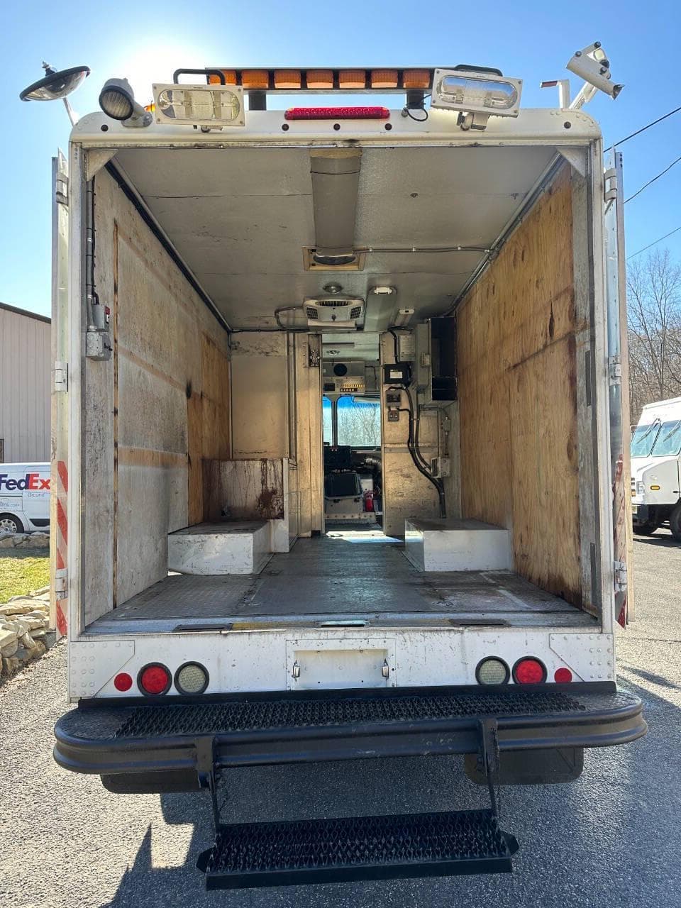 2010 Freightliner MT45 image 18