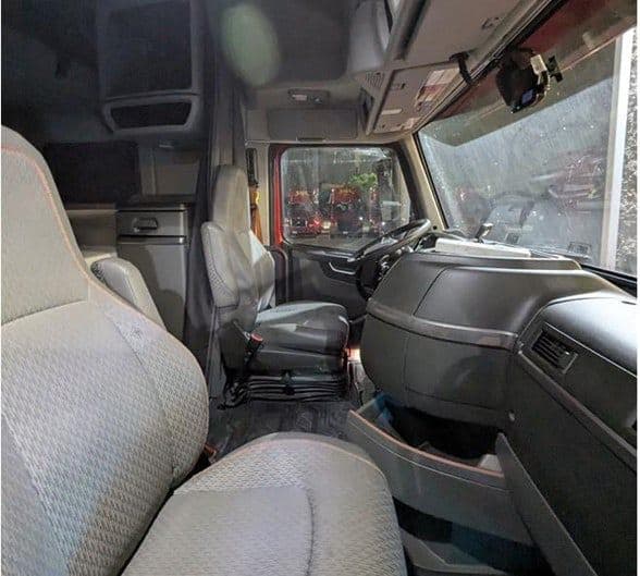 2023 Volvo VNL64T760 image 7