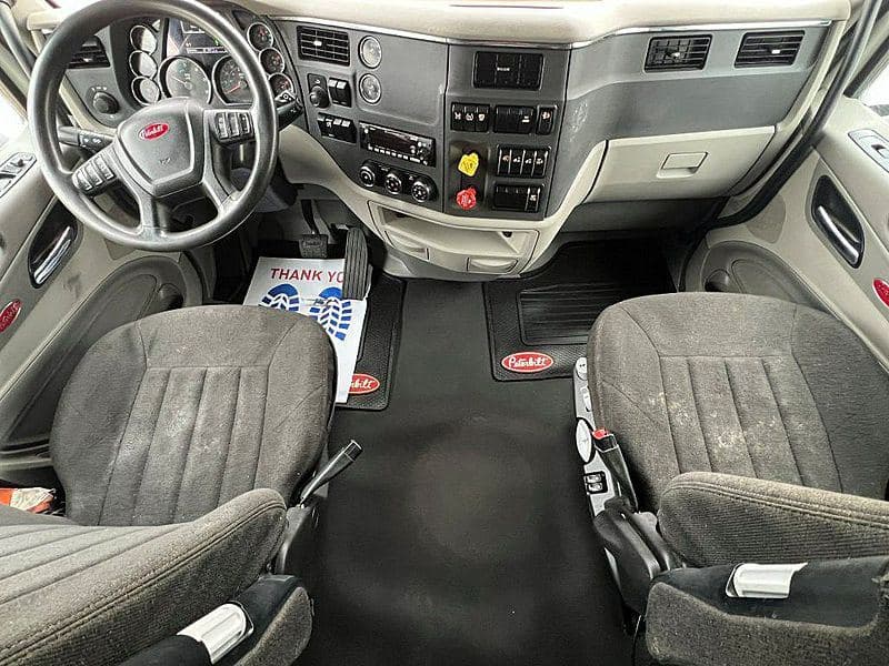 2021 Peterbilt 579 image 11