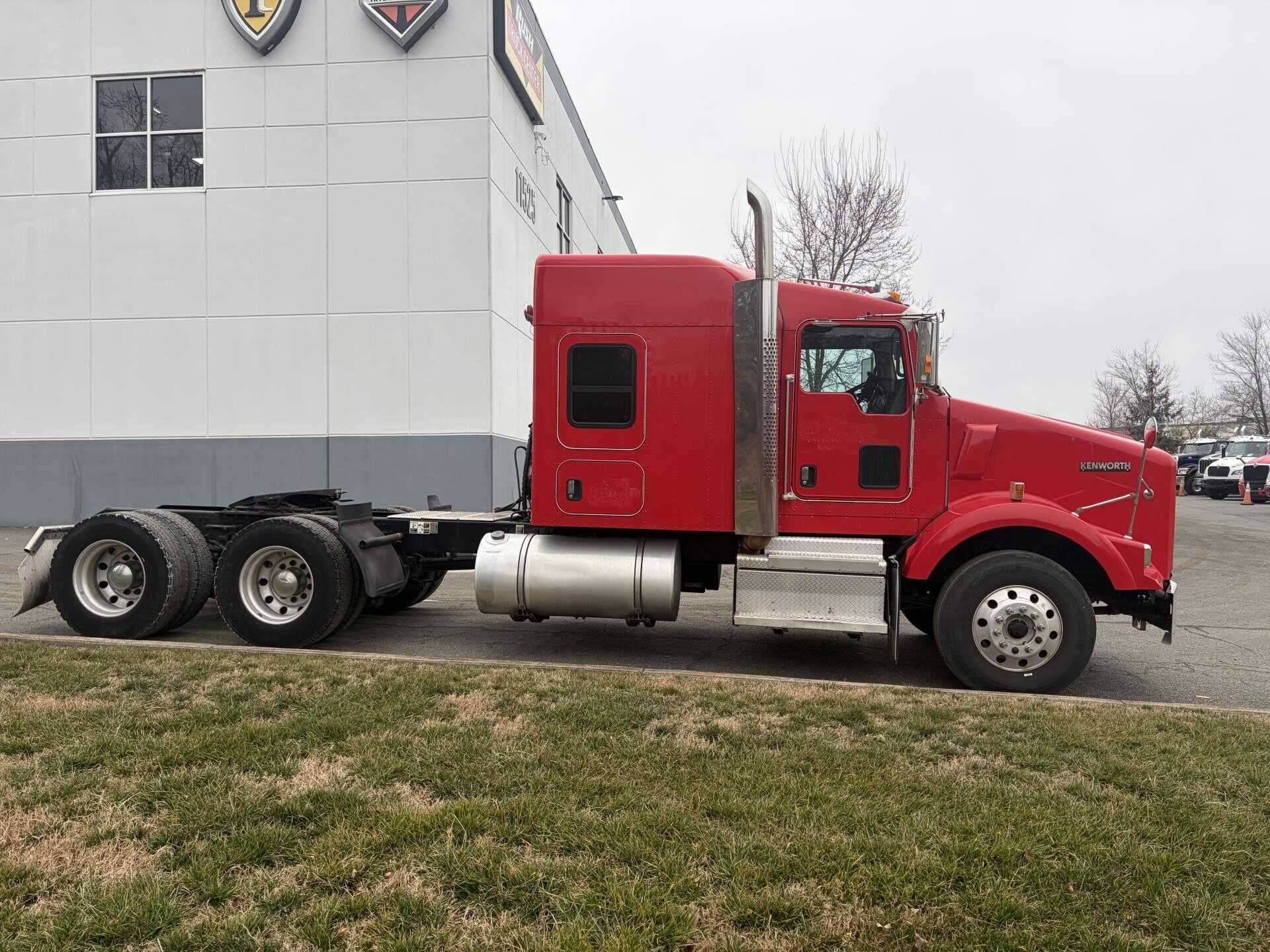 2019 Kenworth T8 Series image 4