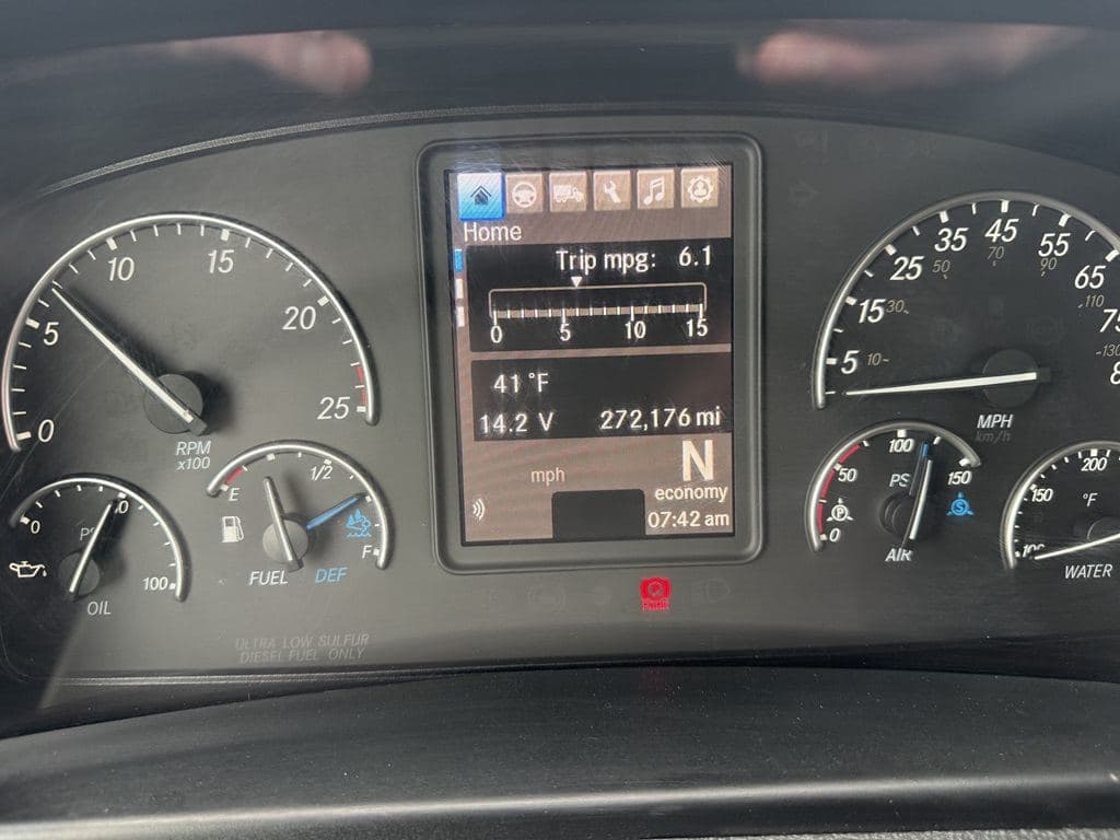 Used 2024 FREIGHTLINER PT126064ST image 19