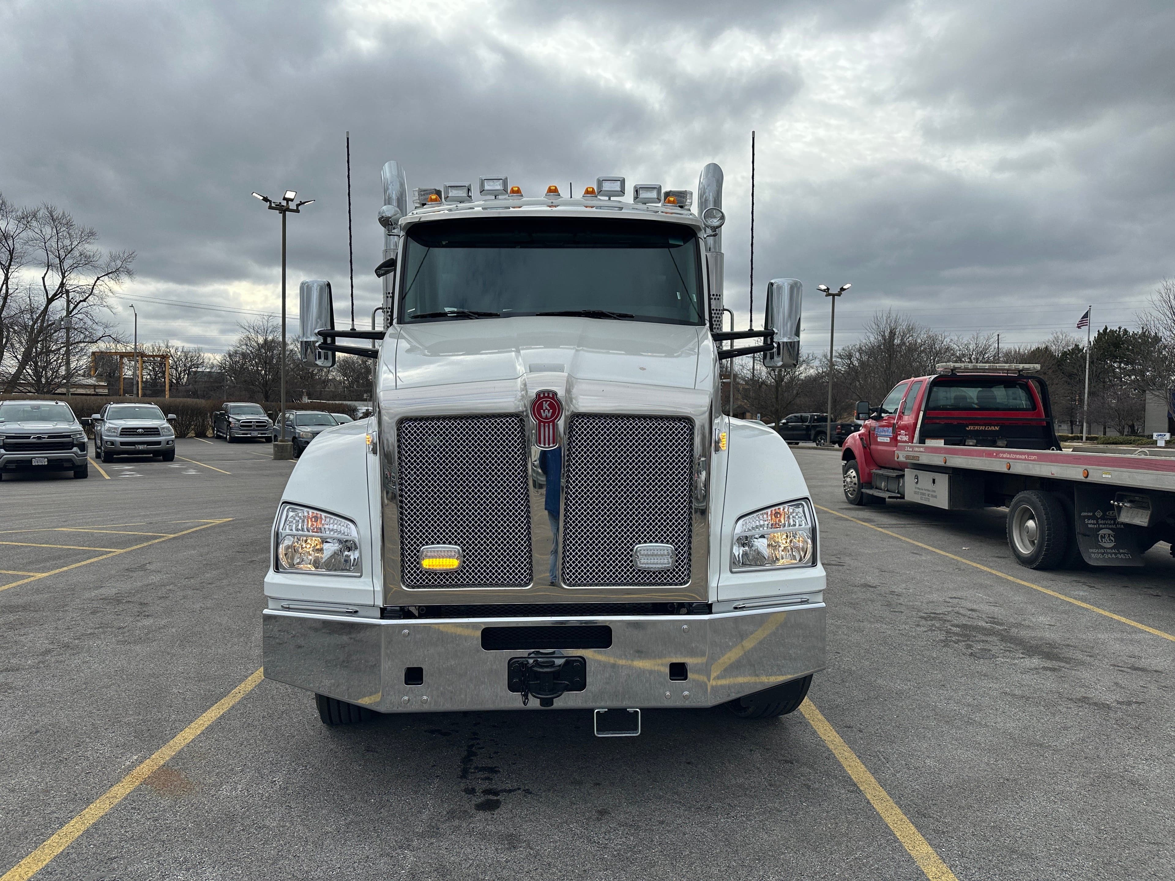 2025 Kenworth T880 with a Century 7035 image 7