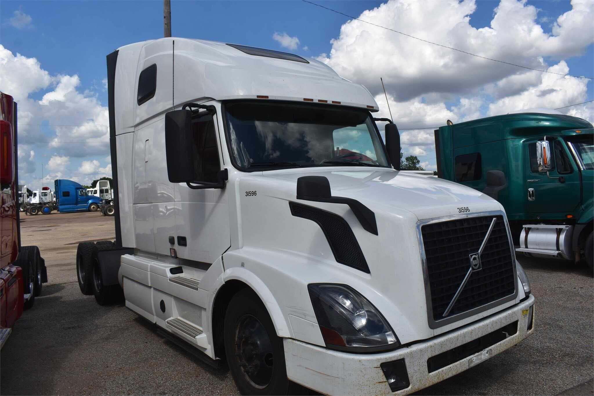 2016 Volvo VNL670 image 2