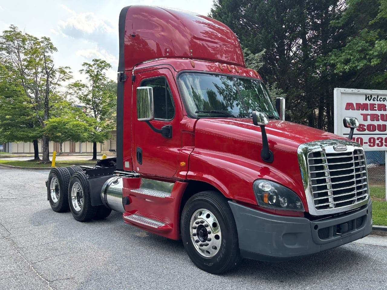 2020 Freightliner Cascadia 125 image 2