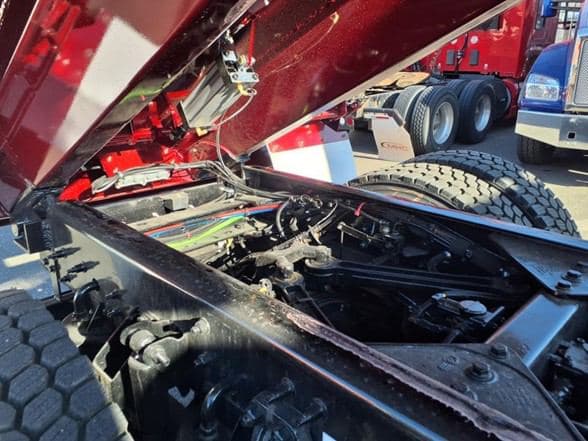 2025 Kenworth T880 image 15