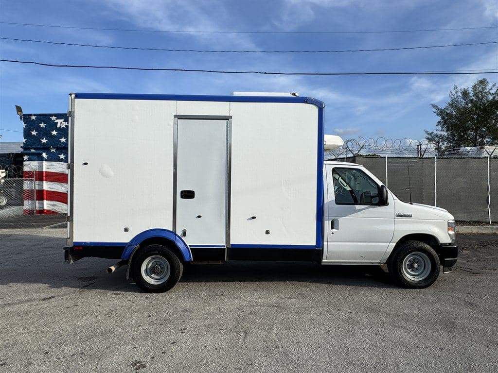 2023 Ford E350 Cutaway image 15