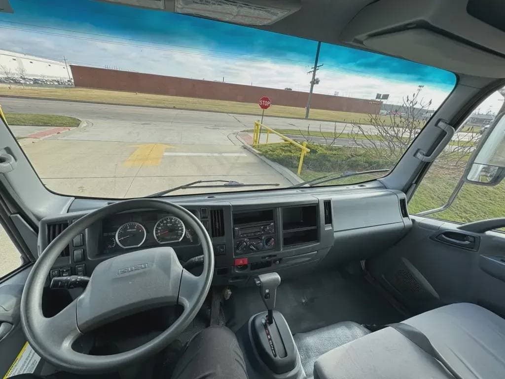 Used 2019 ISUZU Box Truck - Straight Truck, Moving Van, Cabover Truck - COE - NRR For Sale image 10