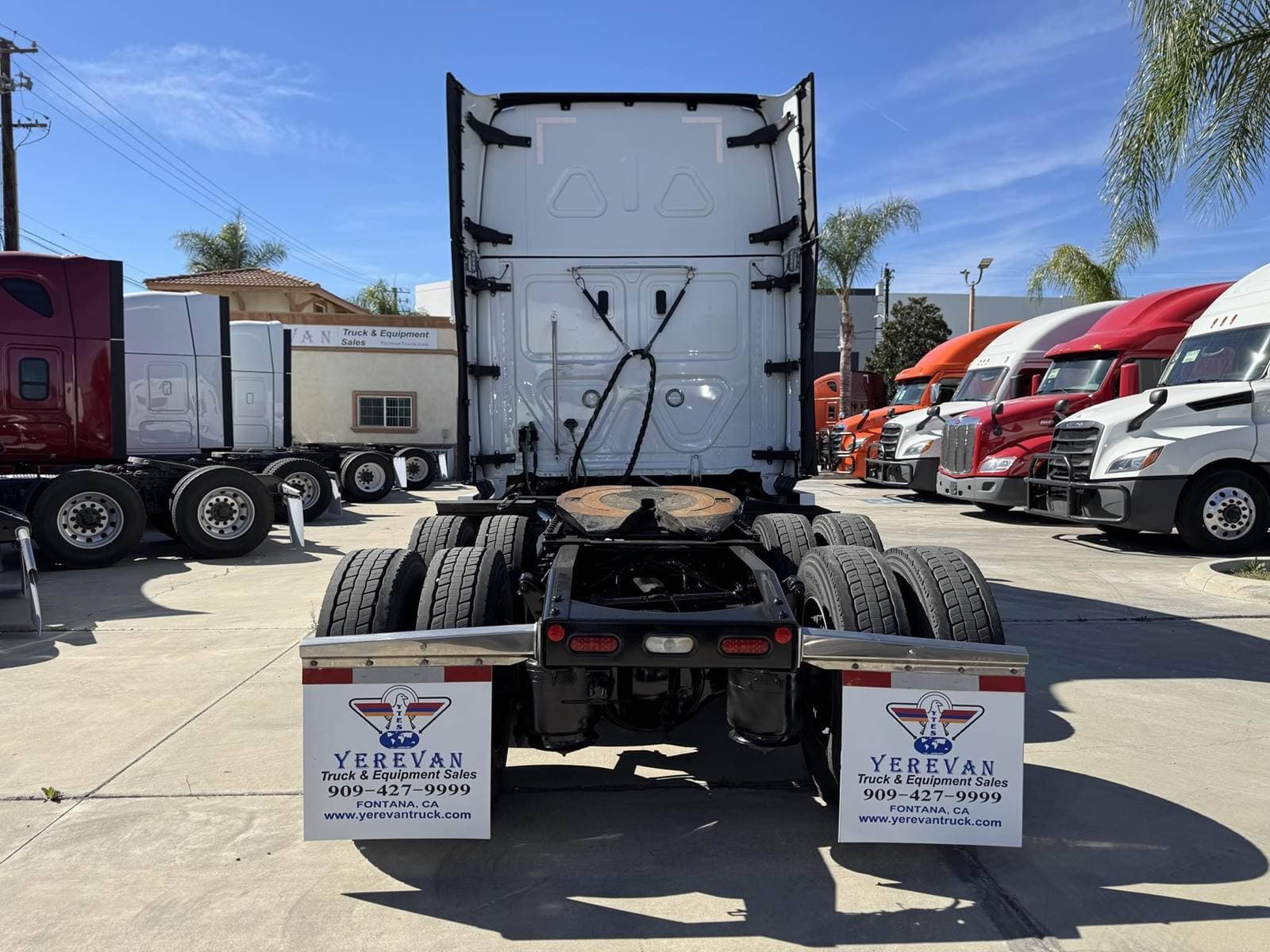 2024 Freightliner Cascadia 126 image 3