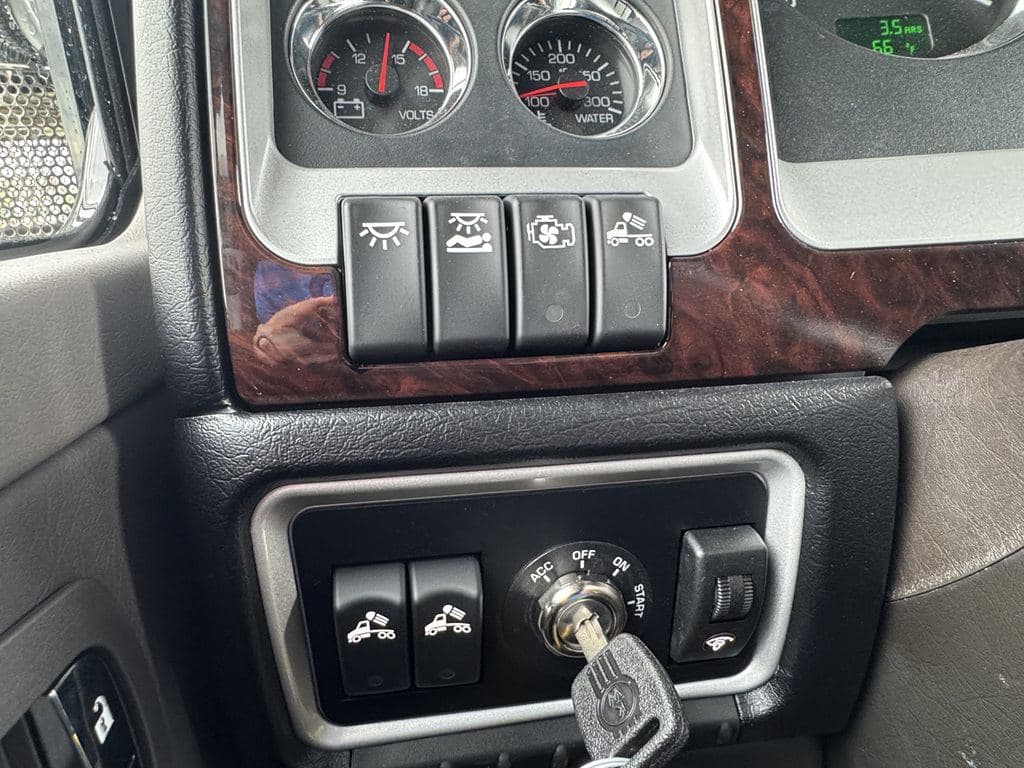 New 2027 KENWORTH W900L image 18