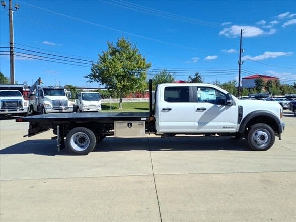 2025 Ford F550 image 3