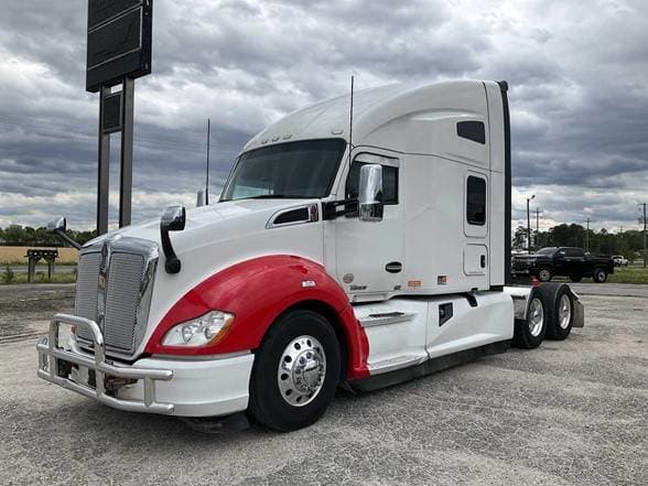 2021 Kenworth T680 image 1
