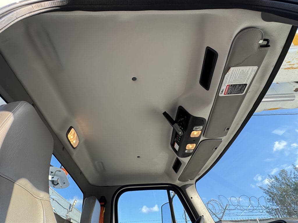 2015 Freightliner M2 106 image 55