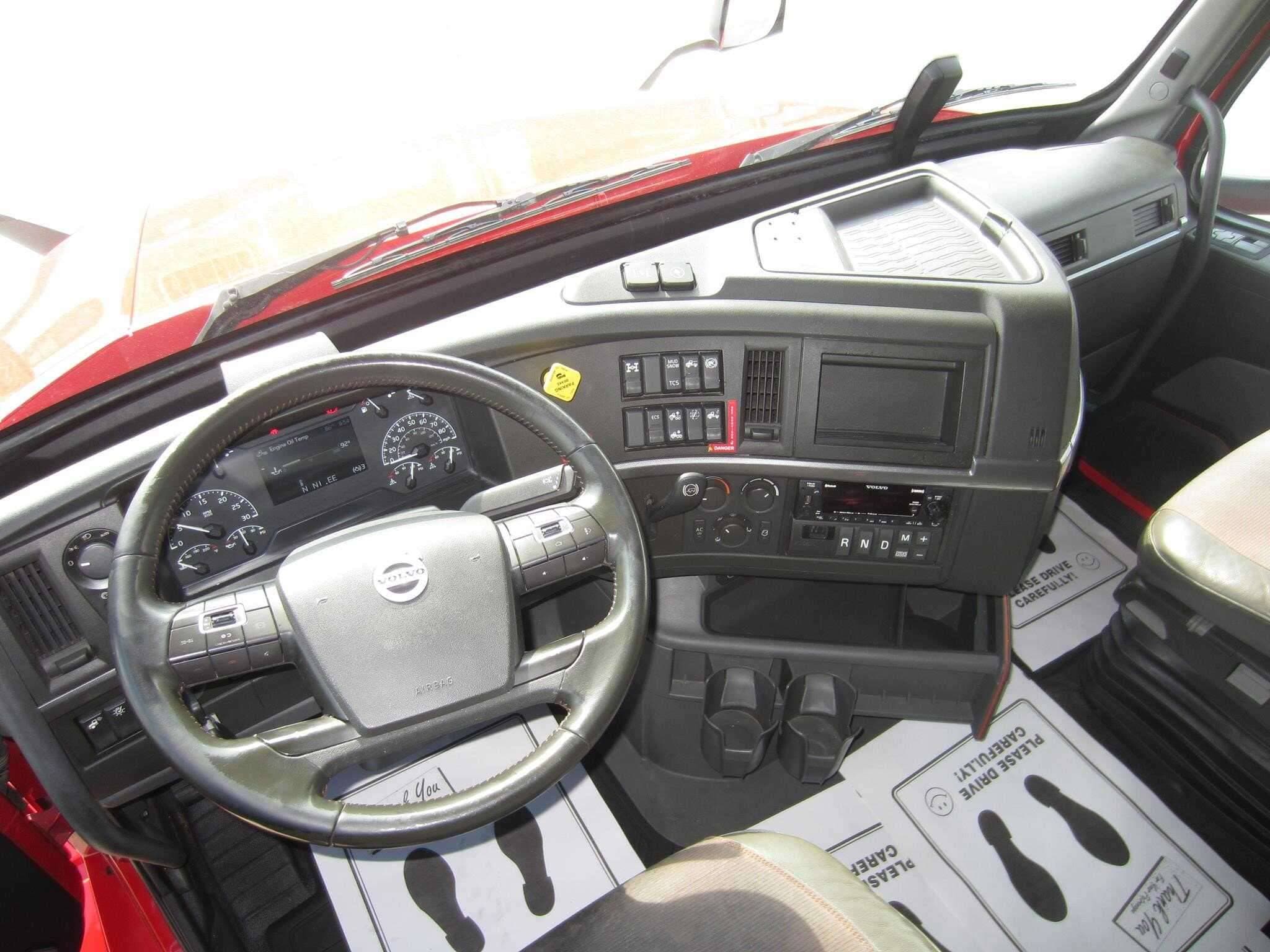 2022 Volvo VNL image 5