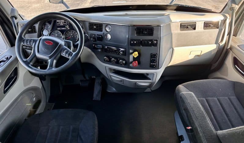 2019 Peterbilt 579 image 11