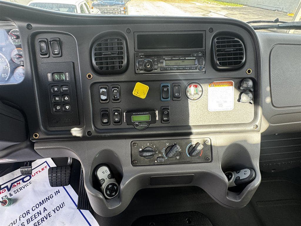 2017 Freightliner M2-106 image 68