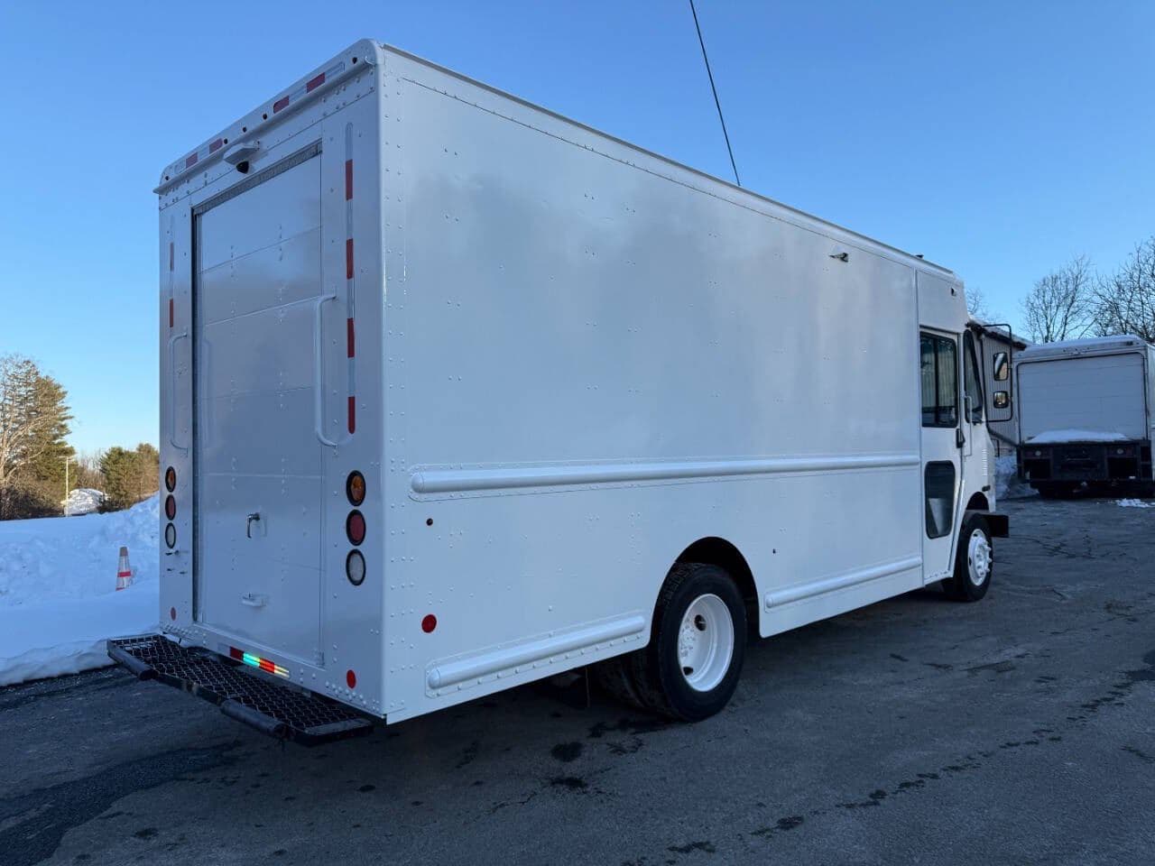 2021 Freightliner MT45 image 3