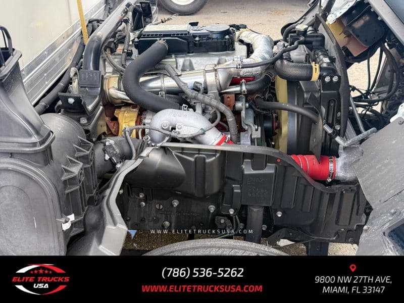 2018 Hino 195 image 22