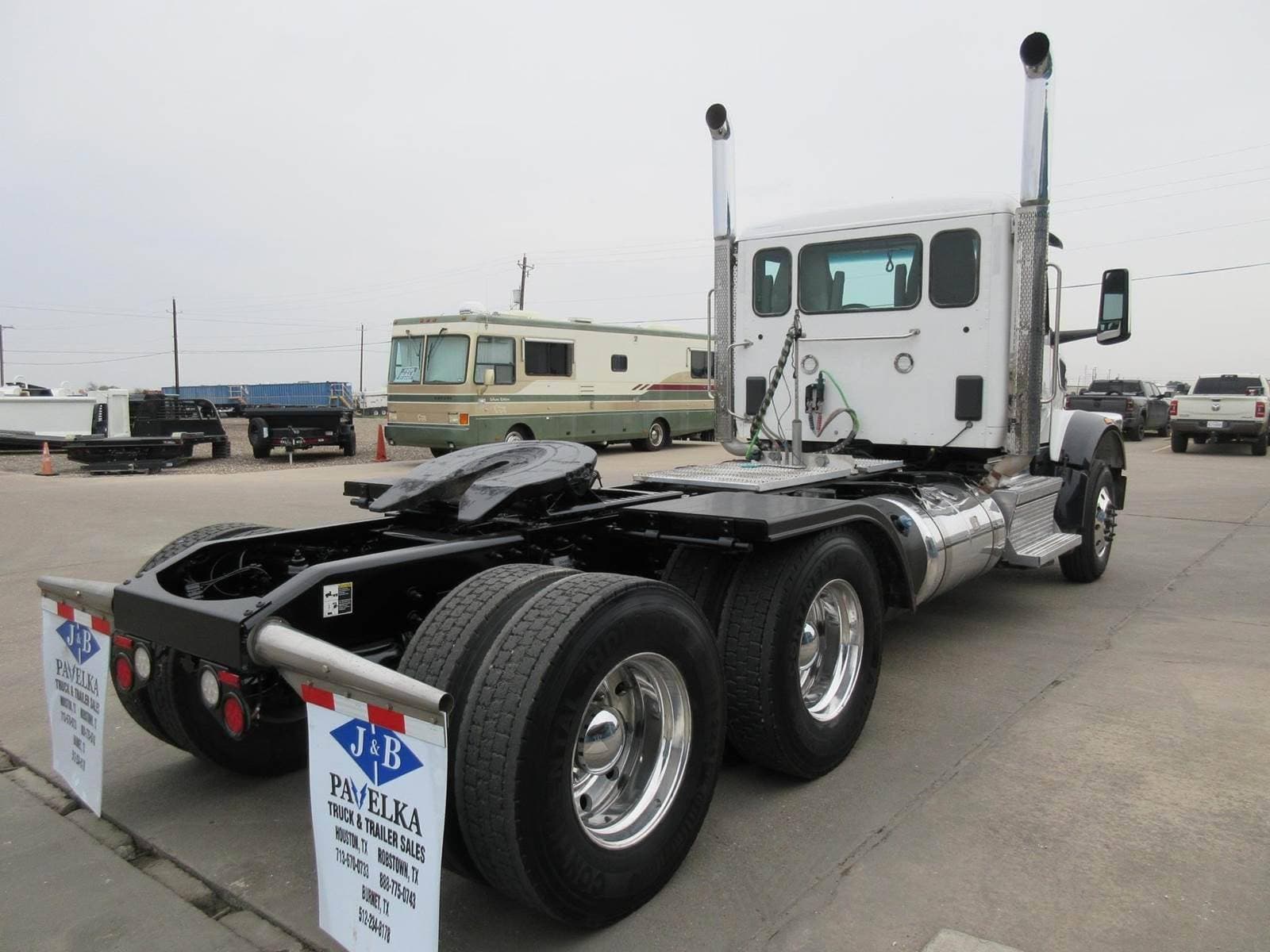 2025 Peterbilt 567 image 3