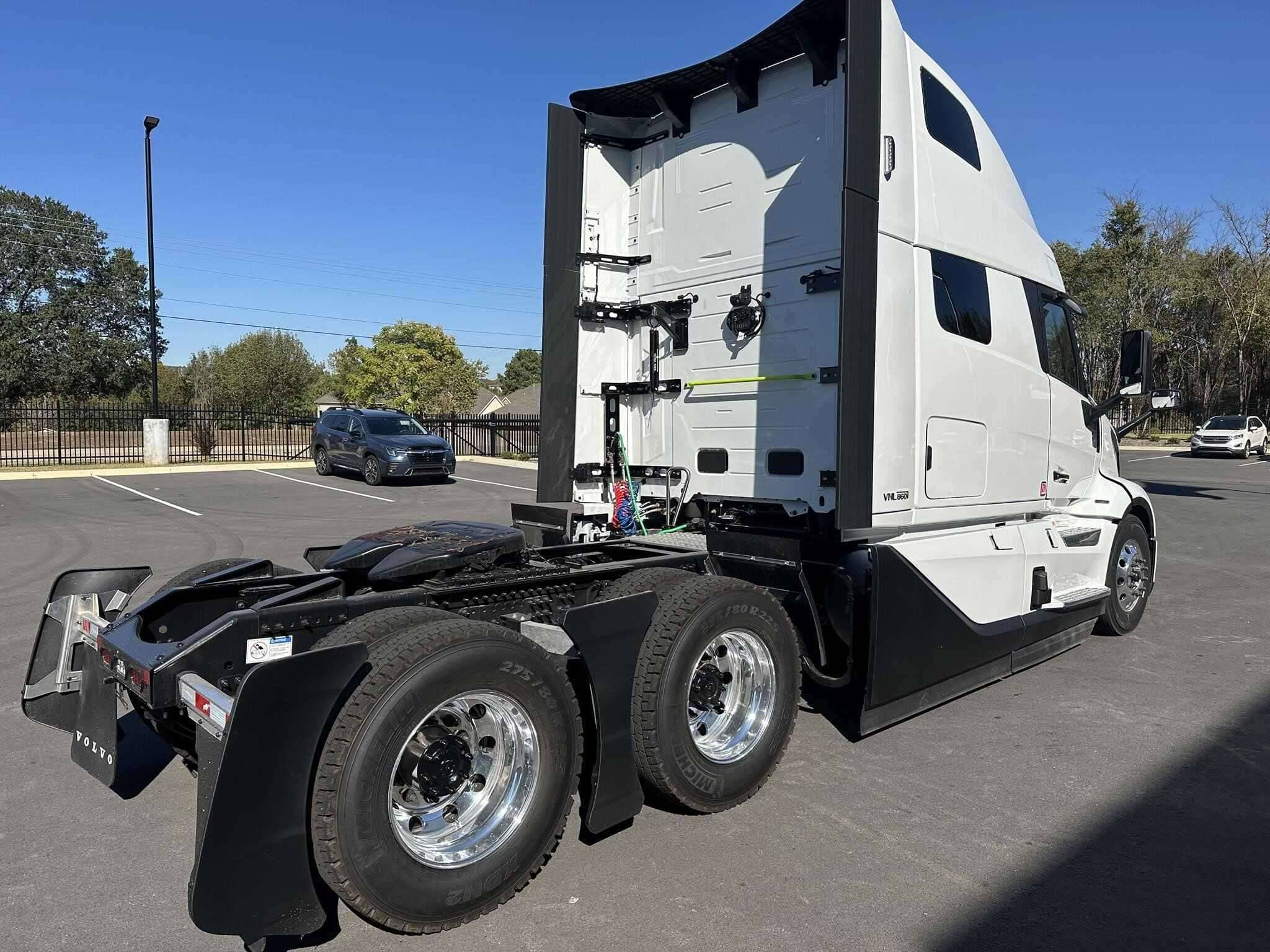 2025 Volvo NEW VNL image 7