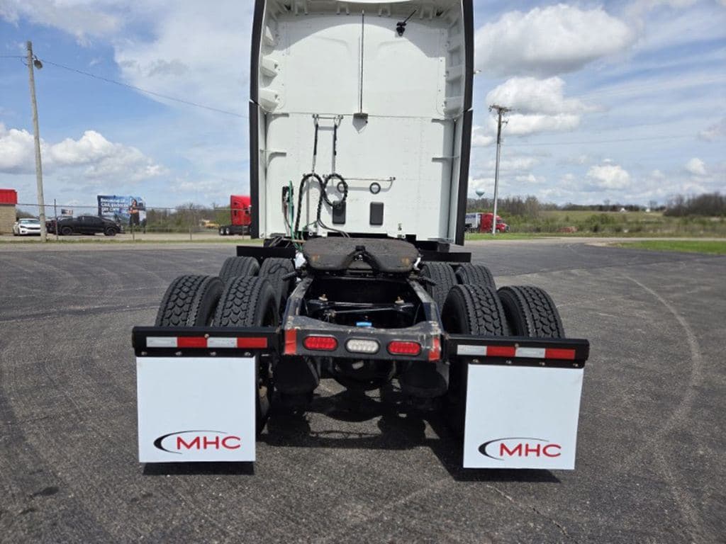 Used 2023 PETERBILT 579 image 6