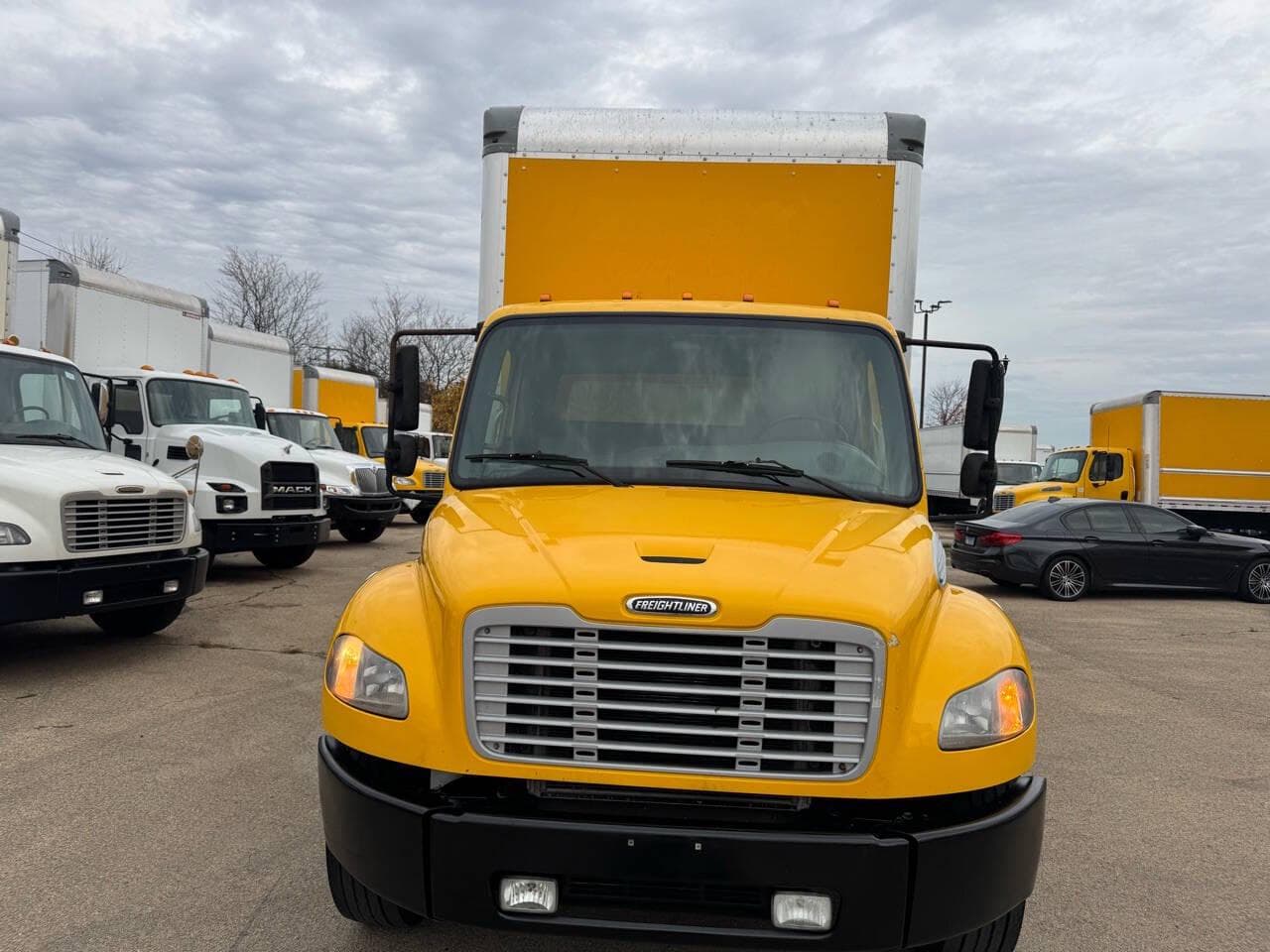 2018 Freightliner M2 106 image 3