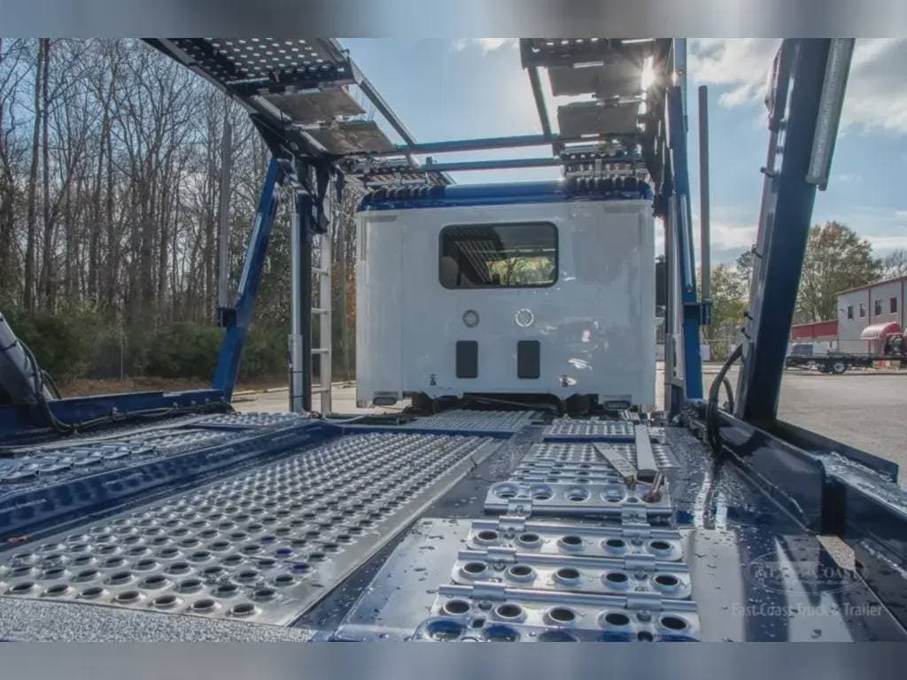 2025 Peterbilt 589 image 11