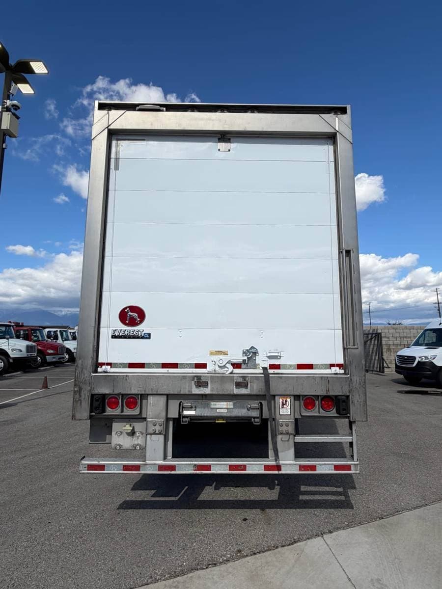 2018 Great Dane 48 ft Reefer Trailer - Roll up Door image 5