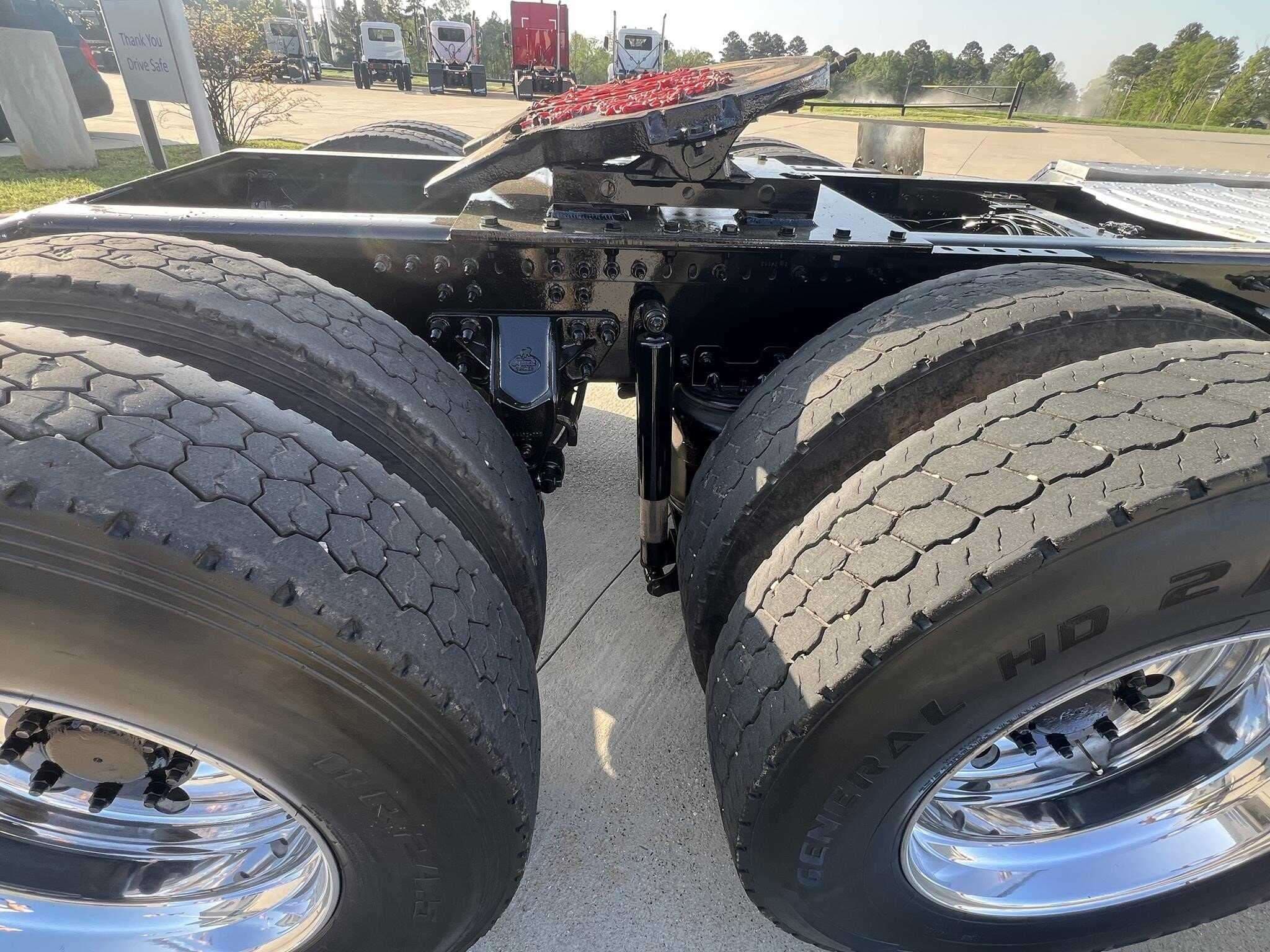 Used 2020 MACK PINNACLE Conventional - Day Cab  image 8