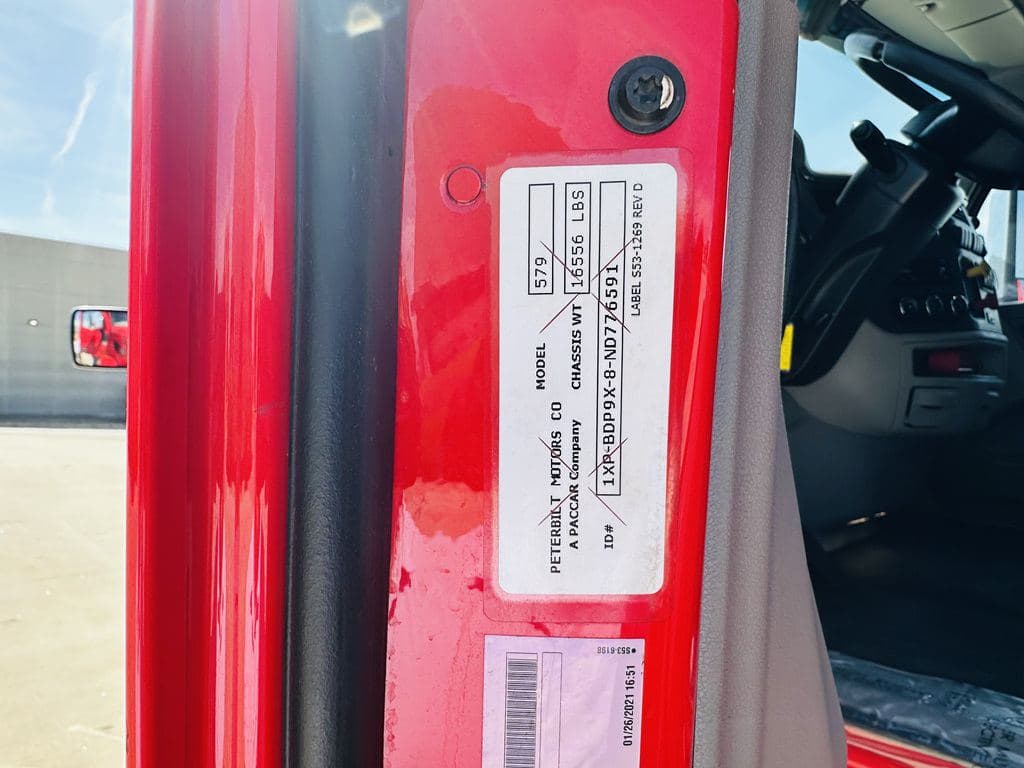 Used 2022 PETERBILT 579 image 11