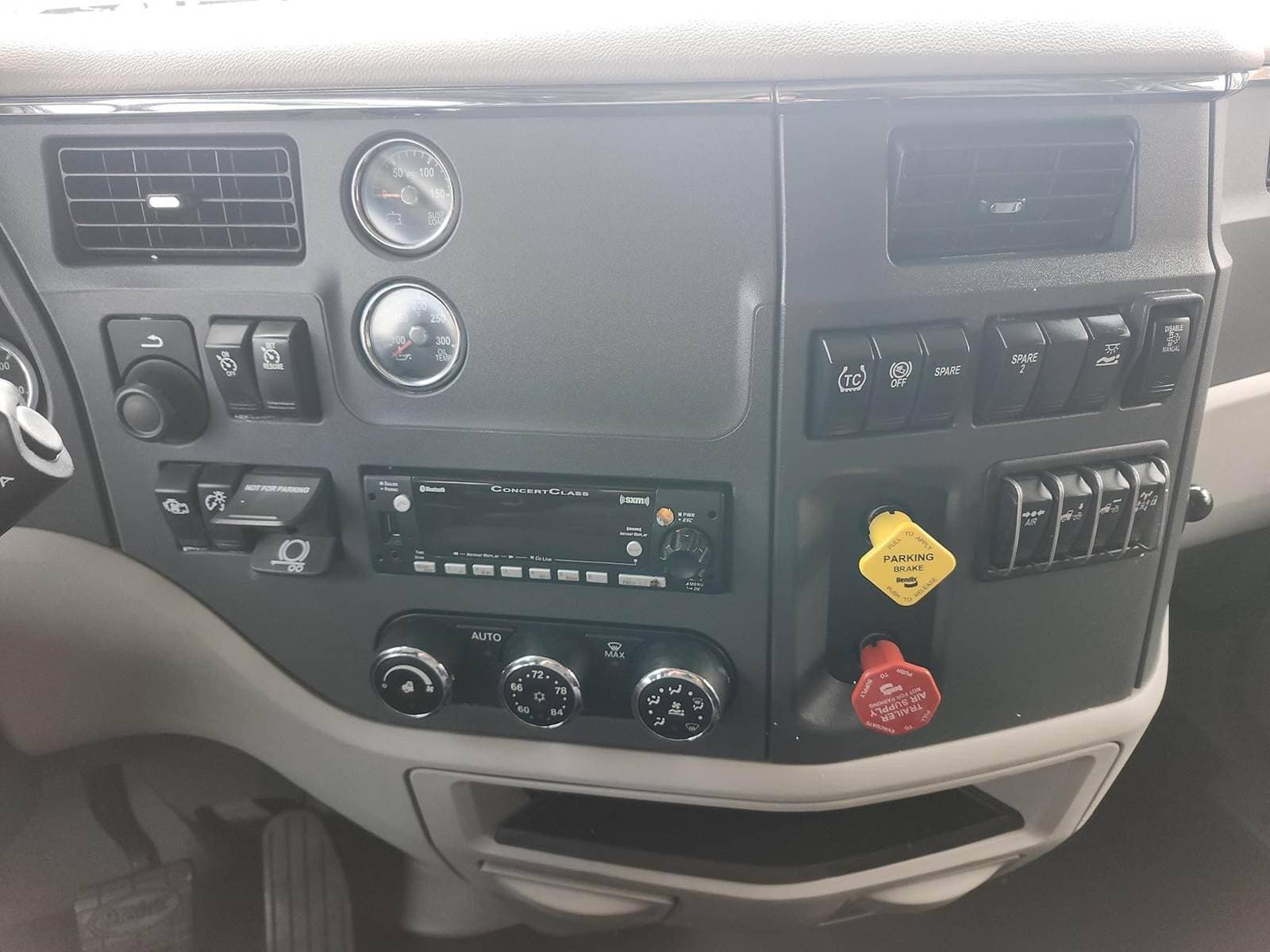 2022 Peterbilt 579 image 11