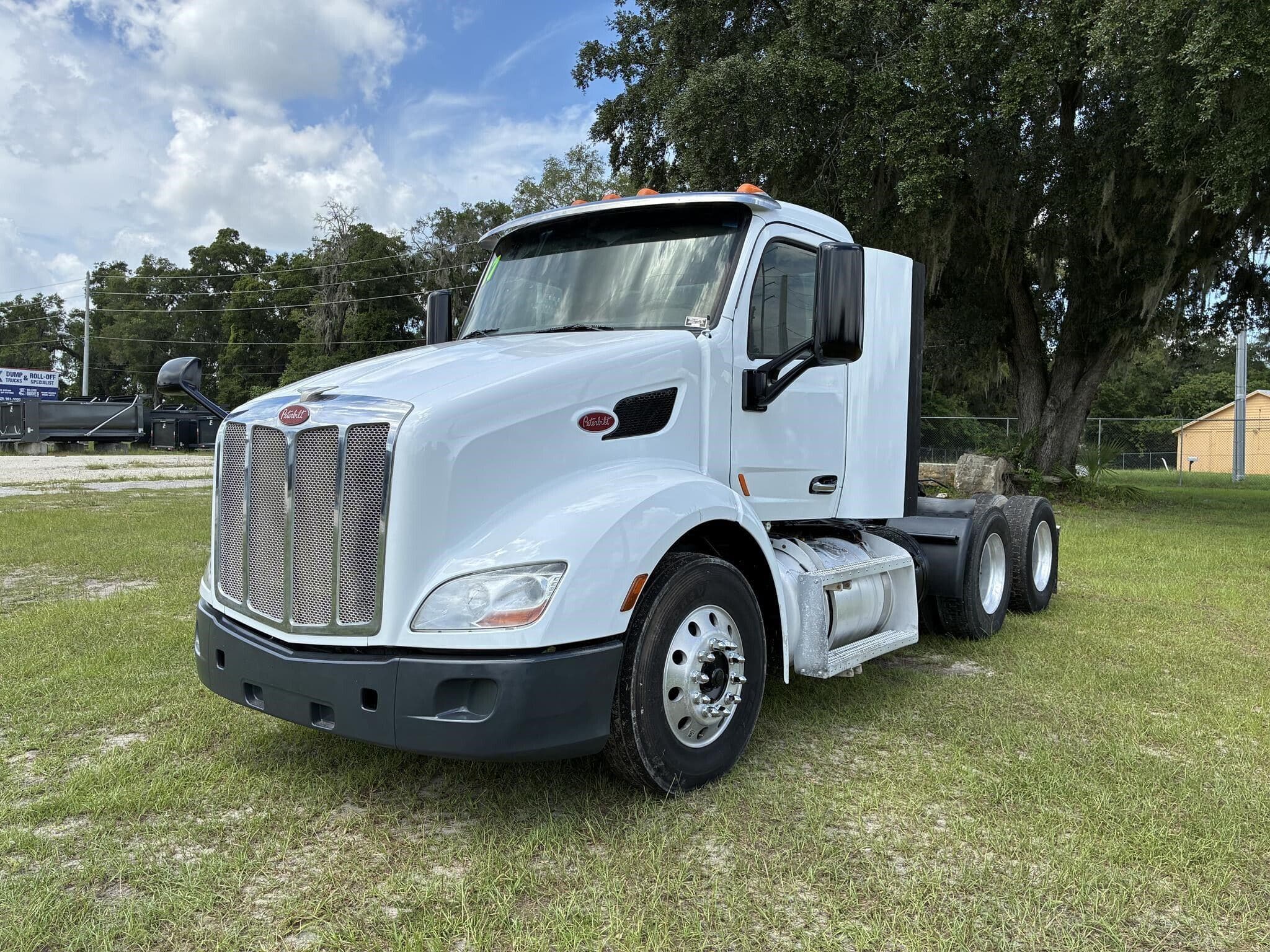 2017 PETERBILT 579 5823 image 1