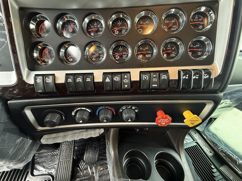New 2027 KENWORTH W900L image 6