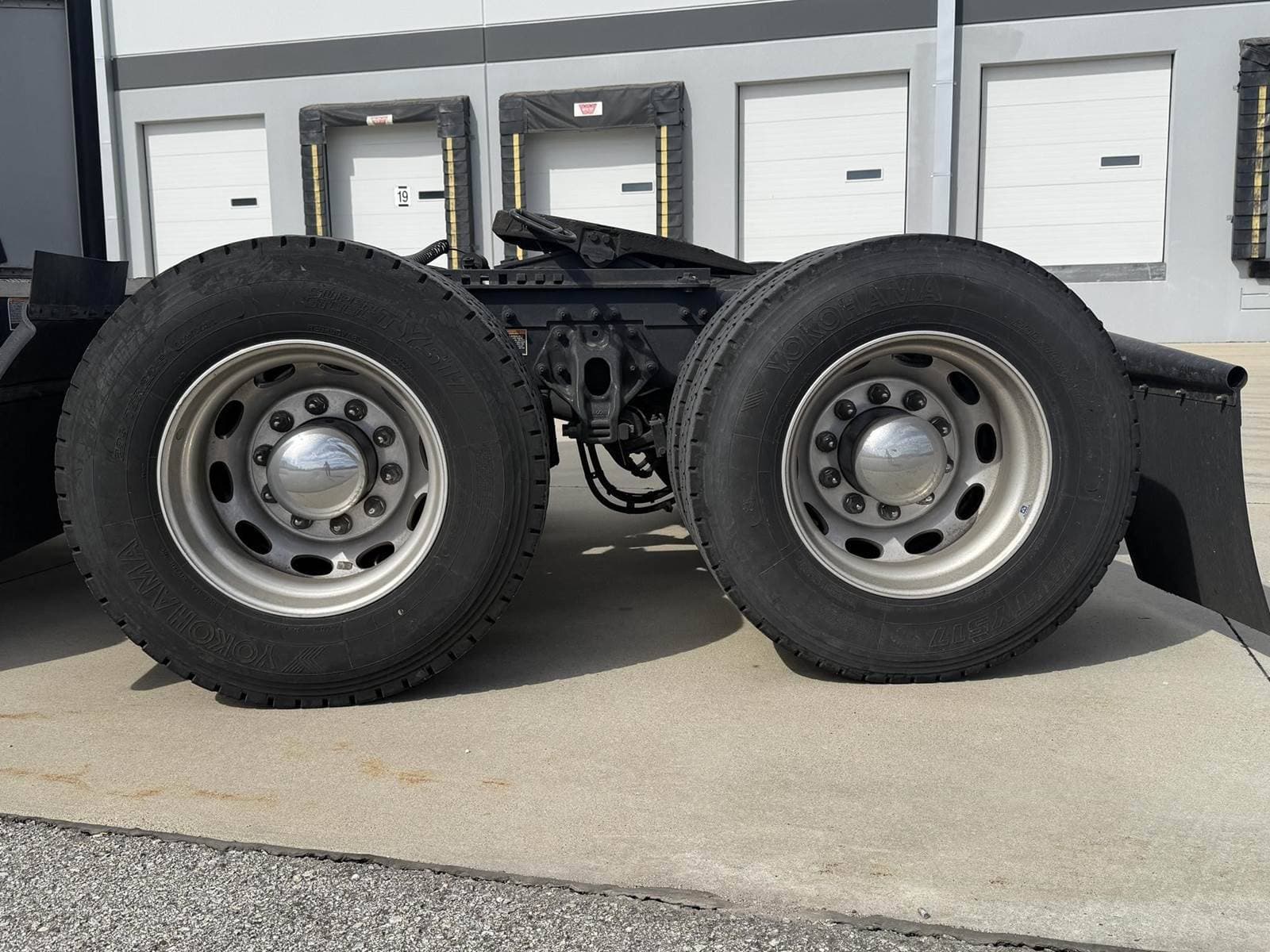 2023 Peterbilt 579 image 3
