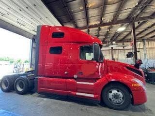 2023 Volvo VNL64T760 image 4