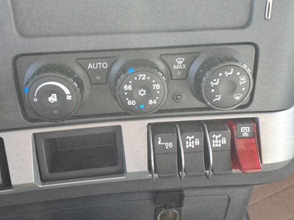 2026 Kenworth T880 image 23