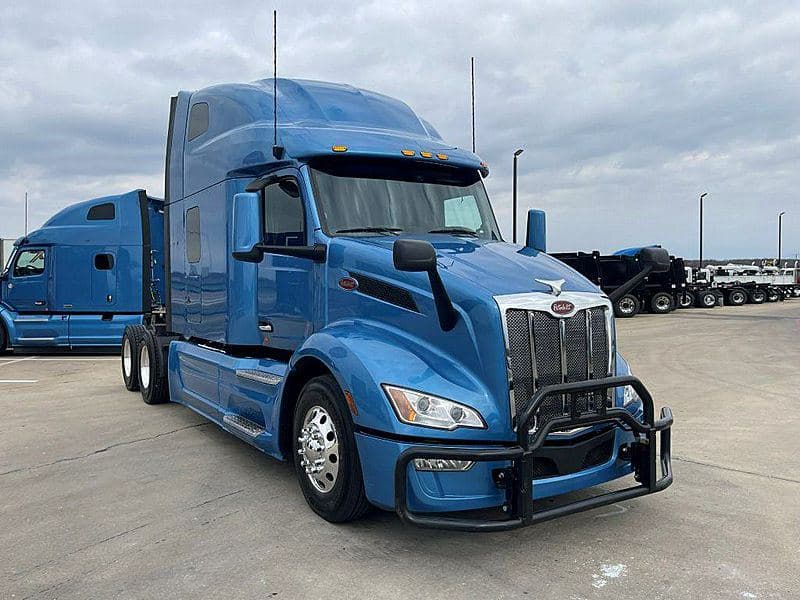 2023 Peterbilt 579 image 4
