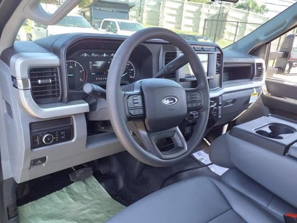 2024 Ford F550 image 14