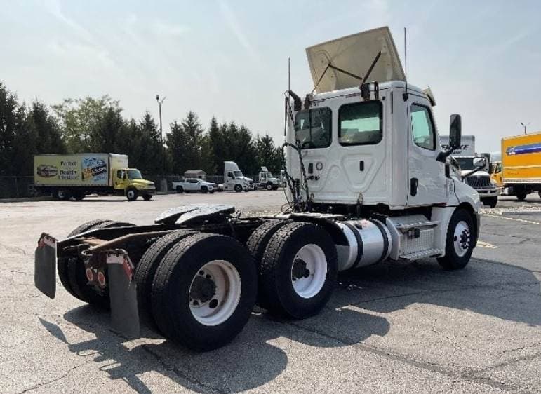 2018 Freightliner Cascadia image 6