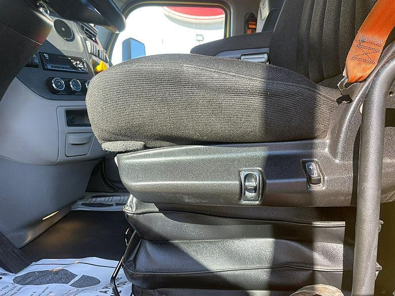 2021 Peterbilt 579 image 9