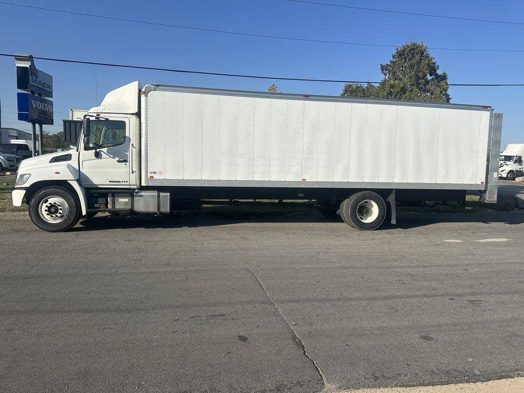 2020 Hino 338 image 2