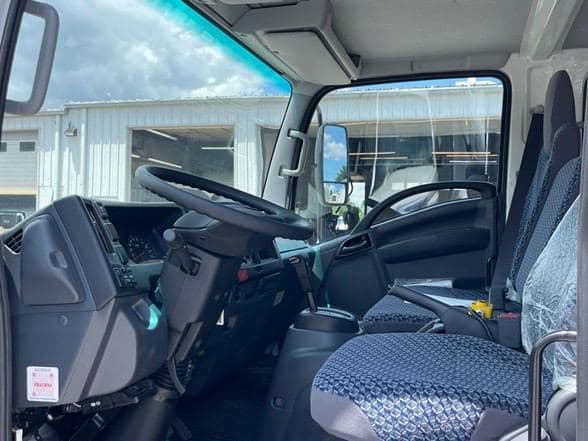 2024 Isuzu NRR image 13