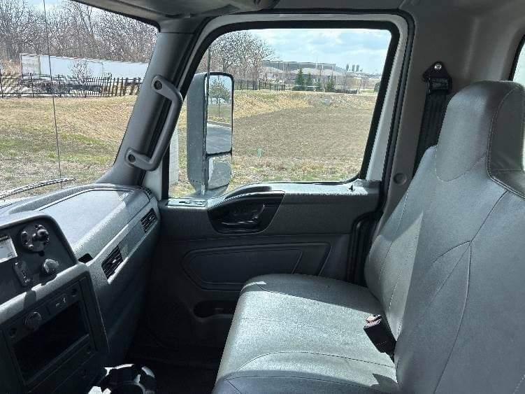 2022 International MV607 Box Truck - 220HP, 6 Speed Automatic, Roll up Door image 19