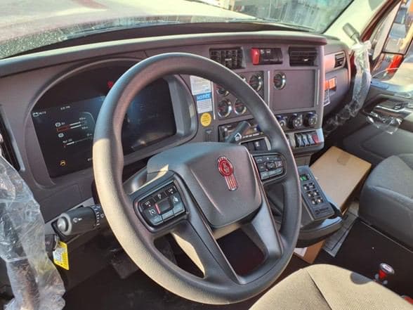 2025 Kenworth W990 image 10