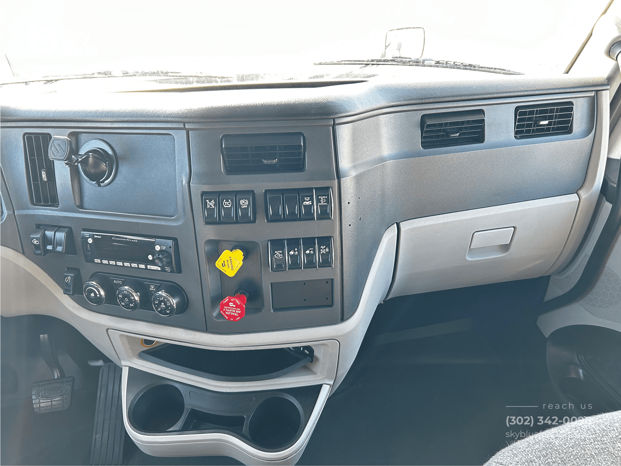 2023 Peterbilt 579 image 10