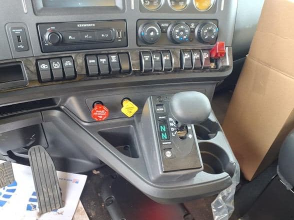 2026 Kenworth W990 image 16