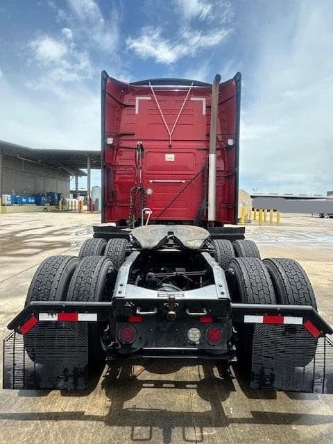 2023 Volvo VNL64T760 image 3