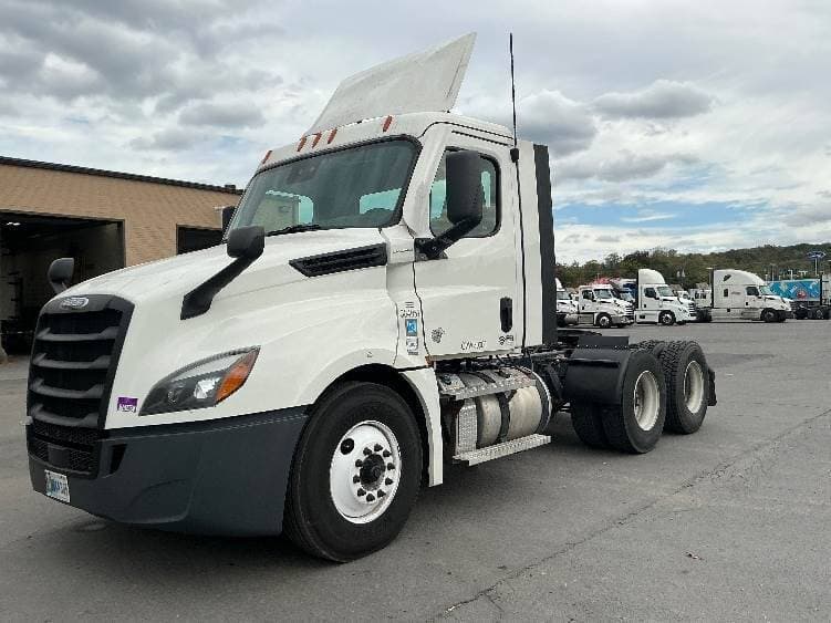 2021 Freightliner Cascadia image 10
