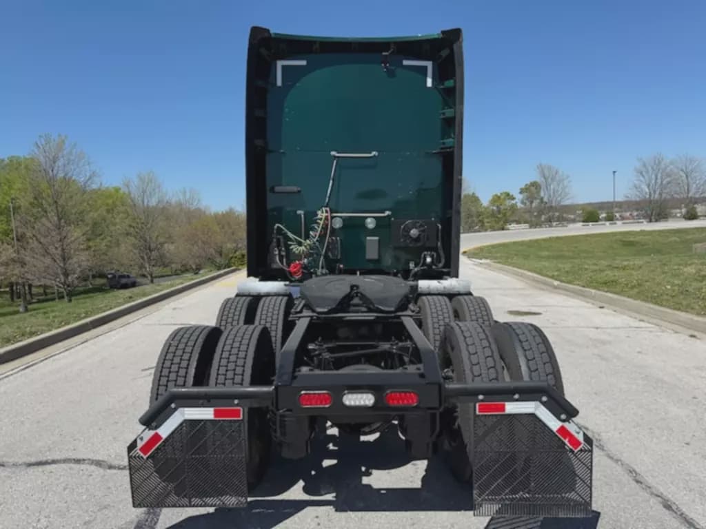 2022 Kenworth T680 image 3