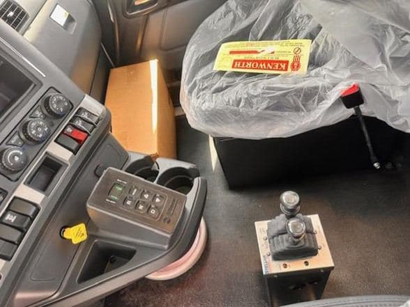 2024 Kenworth T880 image 6