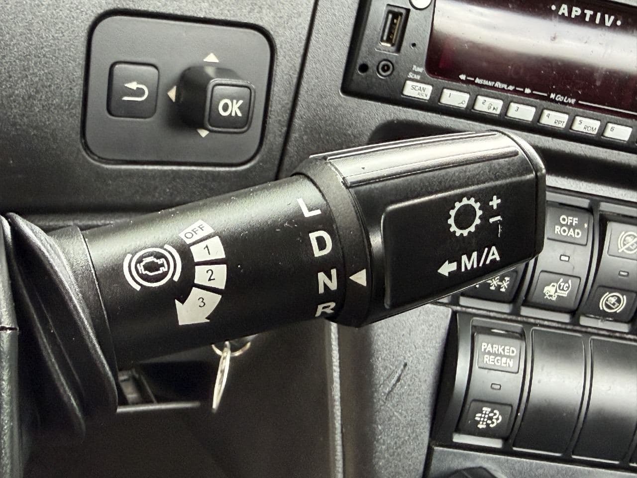 2019 International LT625 image 22
